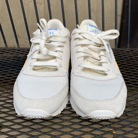 Women’s Reebok Classics - Picture 4 of 13